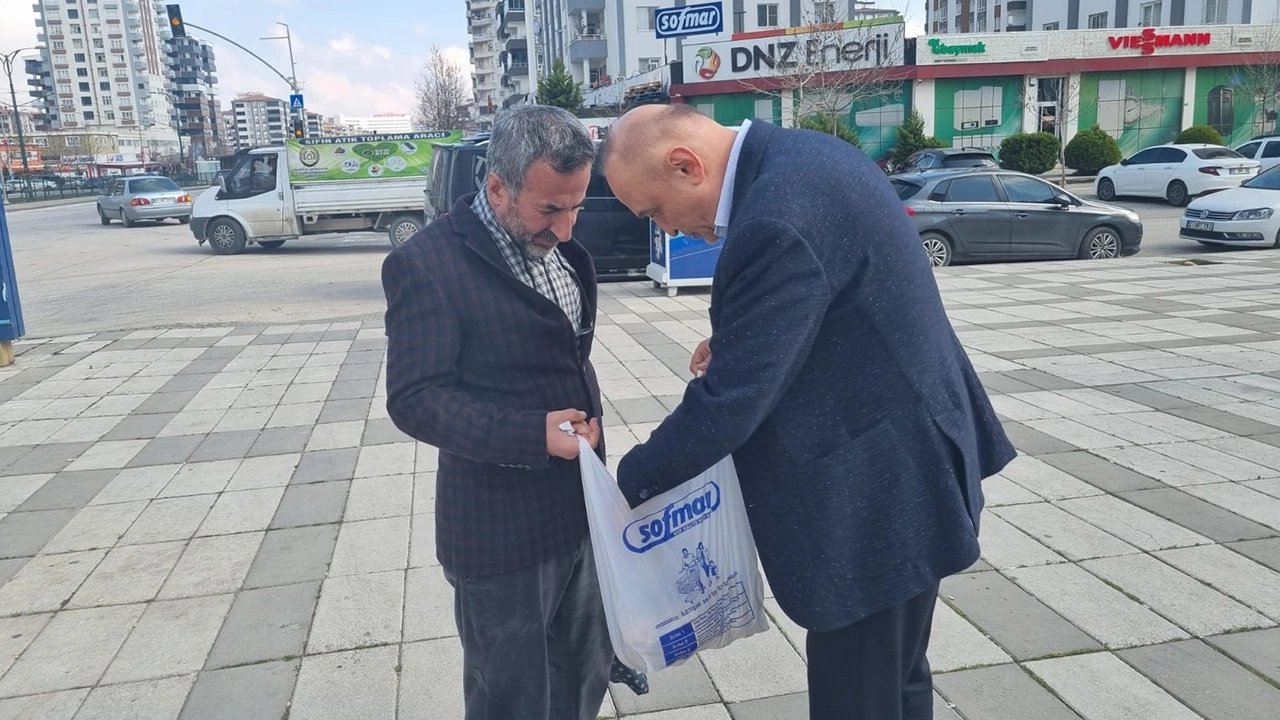 Melih MERİÇ | 28. Dönem CHP Gaziantep Milletvekili - Esnafın eli kolu bağlandı